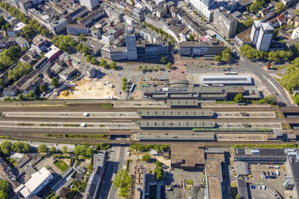 Aerial view, Bochum central station, demolition of multi-storey car park P7, construction site for new multi-storey car park, Bochum, Ruhr area, North Rhine-Westphalia, Germany, railway tracks, railway station, construction area, construction site, construction site, construction project, construction site, DE, Deutsche Bahn AG, Europe, central station, main station, Lueg high-rise, aerial view, aerial photography, aerial photography, Mercure Hotel Bochum City, new building, overview, bird's-eye view, overview