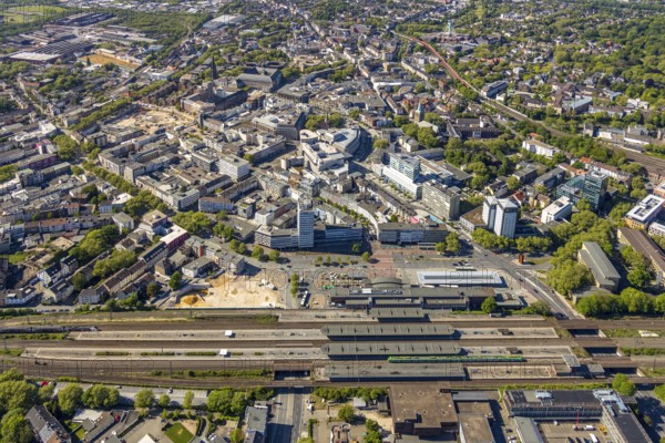 Aerial view, city centre view, Bochum central station, demolition of multi-storey car park P7, construction site for new multi-storey car park, Bochum, Ruhr area, North Rhine-Westphalia, Germany, railway tracks, railway station, construction area, construction site, building site, construction project, construction site, DE, Deutsche Bahn AG, Europe, central station, main station, Lueg high-rise building, aerial view, aerial photography, aerial photography, Mercure Hotel Bochum City, new building, overview, bird's-eye view, overview