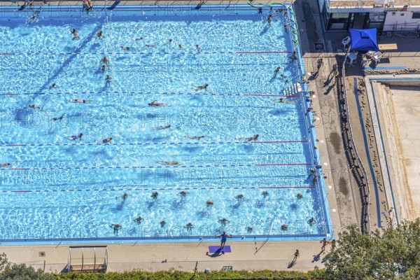 Schwimmverein Blau-Weiß Bochum 1896 e. V., outdoor swimming pool Am Wiesengrund, swimming pool, water gymnastics, Wiemelhausen, Bochum, Ruhr area, North Rhine-Westphalia, Germany, DE, Europe, aerial view, birds-eyes view, aerial photography, aerial photography, overview, overview, bird's eye view, blue water, outdoor pool, bathers, swimmers, leisure time