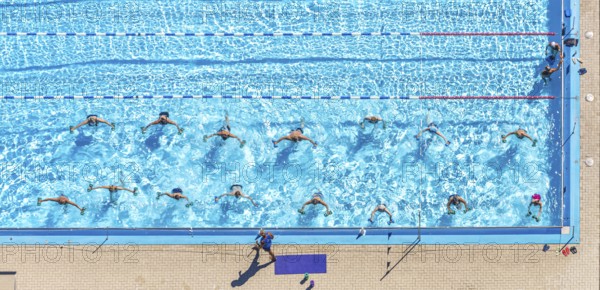 Schwimmverein Blau-Weiß Bochum 1896 e. V., outdoor swimming pool Am Wiesengrund, swimming pool, water gymnastics, Wiemelhausen, Bochum, Ruhr area, North Rhine-Westphalia, Germany, DE, Europe, aerial view, birds-eyes view, aerial photography, aerial photography, overview, overview, bird's eye view, blue water, outdoor pool, bathers, swimmers, leisure time
