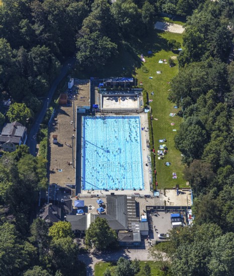 Schwimmverein Blau-Weiß Bochum 1896 e. V., outdoor swimming pool Am Wiesengrund, swimming pool, water gymnastics, Wiemelhausen, Bochum, Ruhr area, North Rhine-Westphalia, Germany, DE, Europe, aerial view, birds-eyes view, aerial photography, aerial photography, overview, overview, bird's eye view, blue water, outdoor pool, bathers, swimmers, leisure time