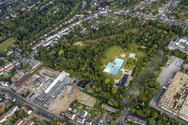 Aerial view, WasserWelten Bochum, Wellenfreibad Südfeldmark, Monte Schlacko Park, Bochum-Wattenscheid, Ruhr area, North Rhine-Westphalia, Germany, bathing establishment, bathing resort, Bochum, DE, Europe, outdoor pool, leisure, green belt, aerial view, aerial photography, aerial photography, Märkische Straße, park, pool, swimming pool, swimming pool, Wattenscheid district, overview, bird's eye view, Wattenscheid, birds-eyes view, overview