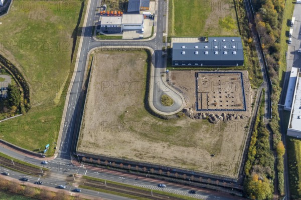 Construction site of new industrial estate An der Salzstraße, district Hiltrop, Bochum, Ruhr area, North Rhine-Westphalia, Germany, railway tracks, BÄKO WEST eG, DE, EnergieEffizienzZentrum Bochum, Europe, commercial enterprises, commercial area, industrial estate, business park, commercial location, commercial use, industrial area, industrial building, industrial site, allotment garden association Friedlicher Nachbar Bochum-Gerthe, Lothringer Allee, aerial view, aerial photograph, aerial photography, aerial photography, PATTBERG Maschinenbauteile GmbH, overview, bird's-eye view, birds-eyes view, overview