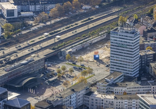 Bochum main station, demolition multi-storey car park P7, construction site for new multi-storey car park, Lueg Europahaus high-rise, Mercure Hotel Bochum City, Bochum, Ruhr area, North Rhine-Westphalia, Germany, railway tracks, railway station, construction work, construction area, construction site, building plots, construction project, construction project, construction site, DE, Deutsche Bahn AG, Europe, Europahaus, gastronomy, main station, main railway station, hotel facilities, hotel industry, Lueg high-rise, aerial view, aerial photography, aerial photography, new building, overview, bird's-eye view, overview