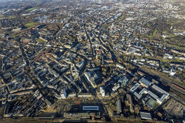 Aerial view, overview of Bochum with main station and station forecourt, Brche car park P1, Massenbergstraße, Südring, Gleisdreieck, Bochum, Ruhr area, North Rhine-Westphalia, Germany, DE, Europe, birds-eyes view, aerial view, aerial photography, aerial photography, overview, bird's eye view