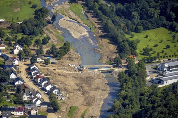 Aerial view, flood area at the river Ahr with destroyed Josef Emmerich bridge and temporary bridge in the district of Liers in Hönningen, Ahr valley, Rhineland-Palatinate, Germany, Ahr flood, DE, Dümpelfeld, Europe, flood disaster, flood disaster, flood of the century, aerial photograph, aerial photography, aerial photography, overview, bird's-eye view, overview, flooding, flooding, flood area