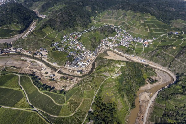 Aerial view, flood area at the river Ahr in the district Mayschoß in Altenahr, Mayschoß, Ahr valley, Rhineland-Palatinate, Germany, Ahr flood, Ahrschleife, Altenahr, DE, Europe, flood disaster, flood disaster of the century, aerial photograph, aerial photography, aerial photography, overview, bird's eye view, vineyards, birds-eyes view, overview, flooding, flood area