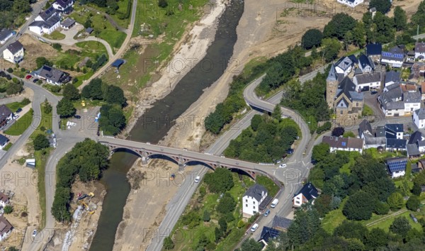 Aerial view, flood area at the river Ahr with bridge Kapellenstraße and catholic parish church St. Kunibert in Hönningen, Ahr valley, Rhineland-Palatinate, Germany, Ahr flood, place of worship, bridge, DE, Europe, flood disaster, religious community, place of worship, holy site, flood disaster, Hönningen, century flood, church, parish, denomination, roundabout, roundabout, aerial view, aerial photography, aerial photography, religion, religious site, overview, bird's-eye view, birds-eyes view, overview, flooding, flood, flood area