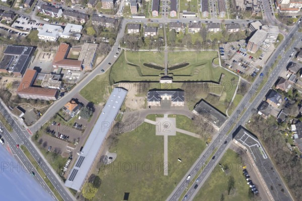 Aerial view, Citadel Wesel, Music School and Art School Wesel, LVR-Niederrheinmuseum Wesel, Erich-Kästner-Schule, Schule am Ring, Zitadellenviertel, Wesel, Ruhr area, Lower Rhine, North Rhine-Westphalia, Germany, An der Zitadelle, education, educational institution, DE, Europe, culture, art, art museum, educational institute, aerial view, aerial photography, aerial photography, museum, park, school, pond, overview, bird's eye view, birds-eyes view, cultural use, overview