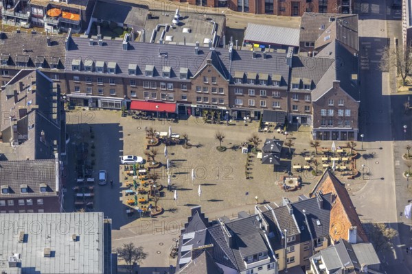 Aerial view, Kornmarkt, Wesel, Ruhr area, Lower Rhine, North Rhine-Westphalia, Germany, outdoor catering, City, Corona crisis, Corona measures, Corona virus, DE, Europe, aerial view, aerial photography, aerial photography, marketplace, overview, bird's-eye view, overview