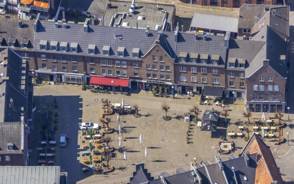 Aerial view, Kornmarkt, Wesel, Ruhr area, Lower Rhine, North Rhine-Westphalia, Germany, outdoor catering, City, Corona crisis, Corona measures, Corona virus, DE, Europe, aerial view, aerial photography, aerial photography, marketplace, overview, bird's-eye view, overview