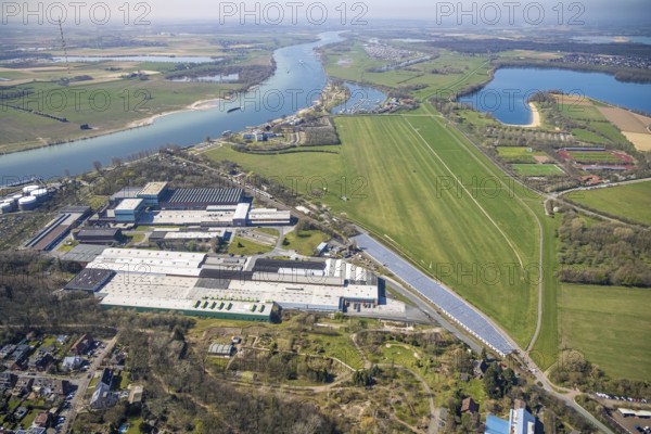 Aerial photography, Wesel-Römerwardt airfield, River Rhine, Pilkington Automotive Deutschland GmbH, Wesel, Ruhr area, Lower Rhine, North Rhine-Westphalia, Germany, inland navigation, DE, Delogstrasse, Europe, flight mission, airport, airfield, catering, Historischer Schienenverkehr Wesel e.V., hotel, hotel facilities, hotel business, runway, aerial view, aerial photography, aerial photography, photovoltaic, photovoltaic system, solar, solar system, solar energy, solar energy, runway, overview, bird's-eye view, Welcome Hotel Wesel, Zum Yachthafen Wesel, birds-eyes view, overview