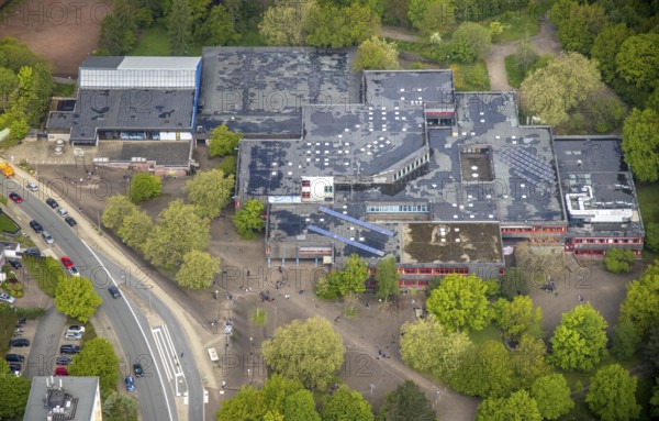 Aerial view, Geschwister-Scholl-Gymnasium with sports hall and indoor swimming pool Oberwengern, Volmarstein, Wetter, Ruhr area, North Rhine-Westphalia, Germany, education, educational institution, DE, Europe, grammar school, Hoffmann-von-Fallersleben-Straße, educational institute, aerial view, aerial photography, aerial photography, school, overview, bird's-eye view, overview