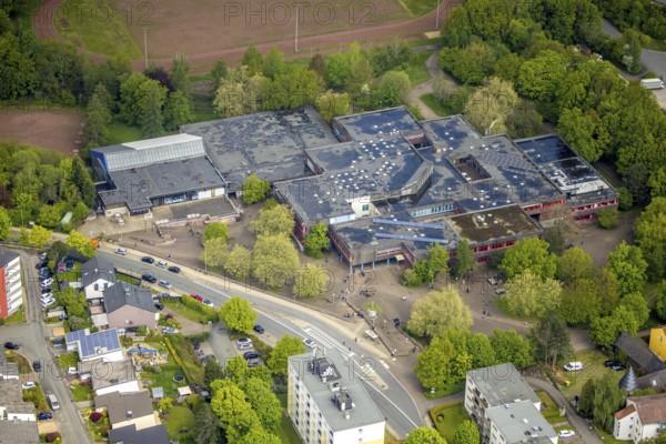Aerial view, Geschwister-Scholl-Gymnasium with sports hall and indoor swimming pool Oberwengern, Volmarstein, Wetter, Ruhr area, North Rhine-Westphalia, Germany, education, educational institution, DE, Europe, grammar school, Hoffmann-von-Fallersleben-Straße, educational institute, aerial view, aerial photography, aerial photography, school, overview, bird's-eye view, overview