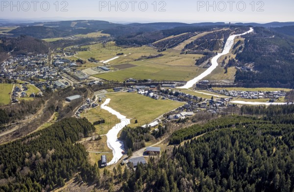 Ski downhill run with chairlift and Ettelsberg high heath tower, Willingen, Sauerland, Hesse, Germany, DE, Ettelsberg cable car, Europe, Ettelsberg leisure area, Ettelsberg high heath tower, aerial view, aerial photography, aerial photography, chairlift, ski lift, overview, bird's eye view, overview