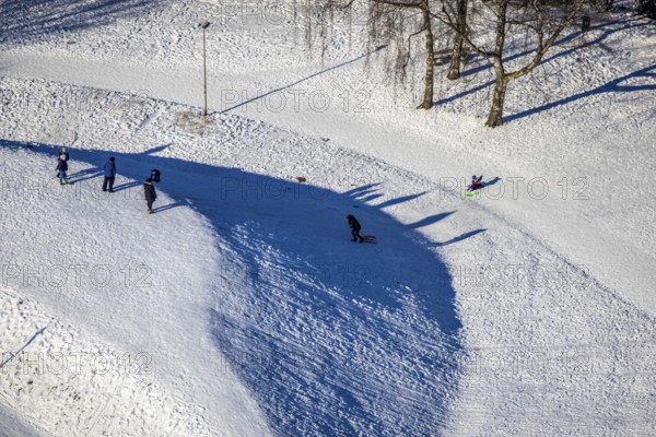 Aerial view, winter landscape on the Helenenberg, winter activities, Witten, Ruhr area, North Rhine-Westphalia, Germany, DE, Egge, Europe, aerial view, aerial photography, aerial photography, snow, overview, bird's eye view, winter, winter onset, birds-eyes view, overview, tobogganing