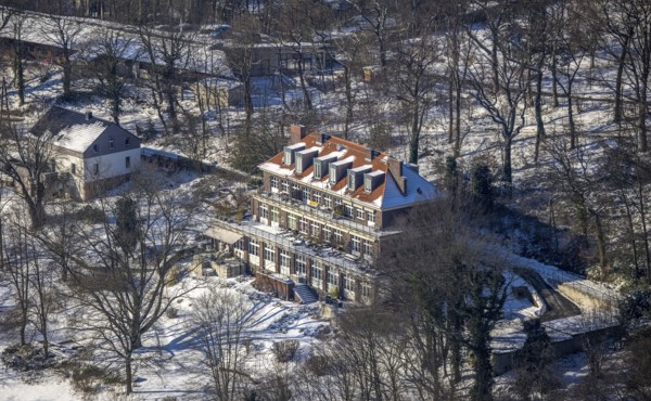 Aerial view, residential building and monument Helenenbergweg, former children's home Helenenberg, Witten, Ruhr area, North Rhine-Westphalia, Germany, DE, Europe, Helenenbergweg, children's home, aerial view, aerial photography, aerial photography, snow, overview, bird's eye view, winter, winter slump, birds-eyes view, overview