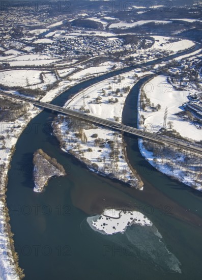Aerial view, bird island in Lake Kemnader, motorway A43, river Ruhr, Ostherbede, Witten, Ruhr area, North Rhine-Westphalia, Germany, DE, Europe, island, aerial view, aerial photography, aerial photography, snow, overview, bird's eye view, winter, winter onset, birds-eyes view, overview