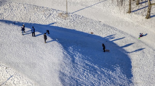 Aerial view, winter landscape on the Helenenberg, winter activities, Witten, Ruhr area, North Rhine-Westphalia, Germany, DE, Egge, Europe, aerial view, aerial photography, aerial photography, snow, overview, bird's eye view, winter, winter onset, birds-eyes view, overview, tobogganing