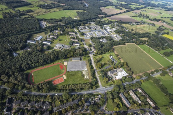 Aerial view, Schill barracks with sports field in the district Blumenkamp in Wesel, Lower Rhine, North Rhine-Westphalia, Germany, DE, Europe, football field, aerial view, aerial photography, aerial photography, military barracks, sports, sports facilities, sports field, sports facility, overview, bird's eye view, Wesel, birds-eyes view, overview