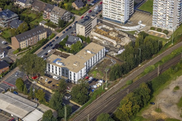 Aerial view, high-rise housing estate and construction site with new building for a retirement home on Dinslakener Landstraße in Wesel, Lower Rhine, North Rhine-Westphalia, Germany, demolition work, retirement home, old people's home, construction work, construction area, building site, building plots, construction, construction project, construction site, care and nursing, DE, Europe, aerial view, aerial photography, aerial photography, new building, care facility, retirement home, retirement home, retirement home, retirement centre, overview, bird's eye view, Wesel, birds-eyes view, overview