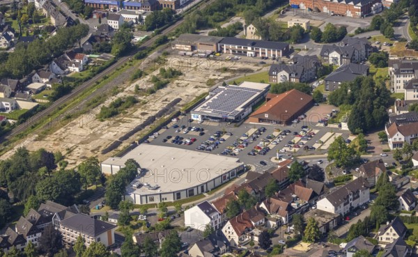 Aerial view, Edeka and Aldi supermarket, redevelopment of the brownfield site Bernhard-farmer-Park for new residential development, Wickede, Sauerland, North Rhine-Westphalia, Germany, DE, shopping markets, shopping centre, Europe, aerial view, aerial photography, aerial photography, Marscheidstraße, local supply centre, car parks, supermarket, overview, bird's-eye view, overview