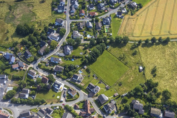 Aerial view, housing estate and building area between Höhenweg and Osterheide, Echthausen, Wickede, Sauerland, North Rhine-Westphalia, Germany, DE, Europe, property tax, real estate, aerial view, aerial photography, aerial photography, overview, bird's-eye view, housing estate, housing and living, residential area, residential buildings, housing quality, housing estate, birds-eyes view, overview