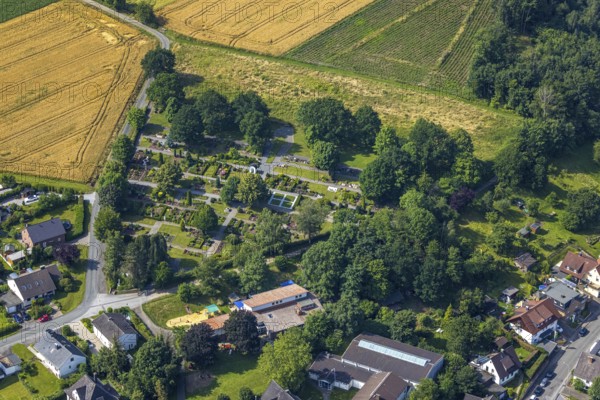 Aerial view, Max and Moritz Kindergarten Echthausen and cemetery in Echthausen, Wickede, Sauerland, North Rhine-Westphalia, Germany, burial site, DE, Europe, cemetery, memorial, place of worship, graves, burial ground, kindergarten, day care centre, day nursery, aerial photograph, aerial photography, aerial photography, resting place, overview, bird's-eye view, birds-eyes view, overview