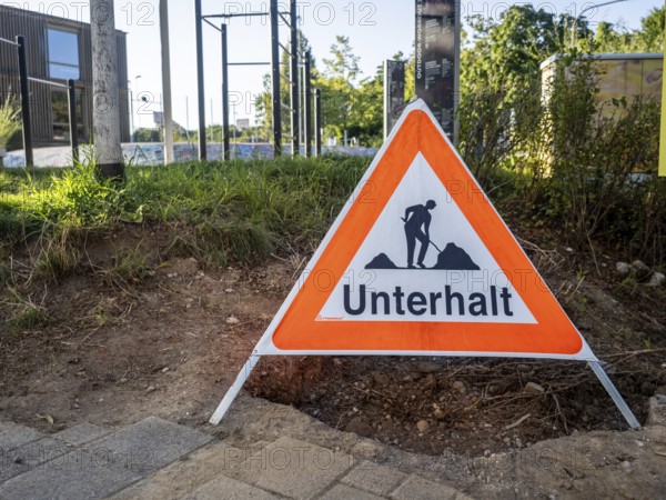 Construction site, maintenance, maintenance payment, parents, children, separation, divorce, family, sole earner, single parent, construction site maintenance, maintenance law