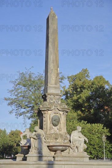 Monument to Lord Mayor Gustav Hasselbach with seated allegorical sculptures, obelisk, fountain, symbol, obelisk, Hasselbachbrunnen, Haydnplatz, Magdeburg, Saxony-Anhalt, Germany