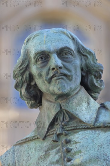 Head of the physicist Otto von Guericke, fountain, monument, bronze sculpture, detail, Hauptwache, Magdeburg, Saxony-Anhalt, Germany