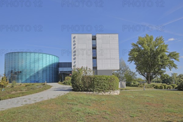 Modern building from the company Elbfabrik, Frauenhofer, Magdeburg, Saxony-Anhalt, Germany