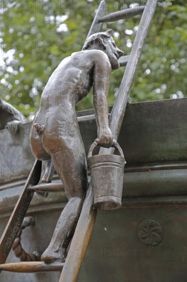 Detail with male figure with bucket climbing up a rung ladder at the Faun Fountain by Heinrich Apel 1986, modern art, bronze sculptures, climbing, carrying, dragging, Devil's Fountain, Magdeburg, Saxony-Anhalt, Germany