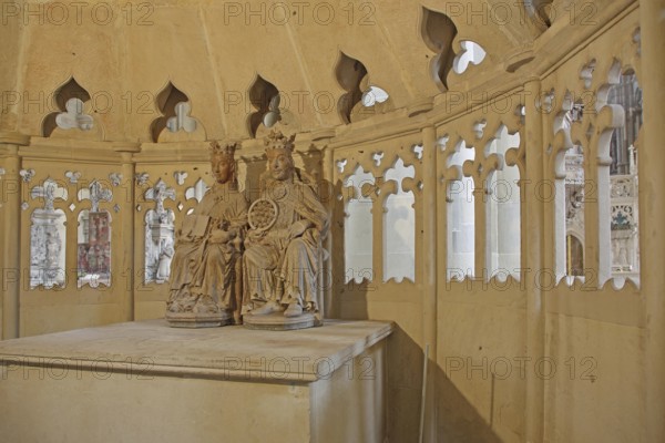 Ruling couple Otto the Great and his wife Edgitha in a chapel, two sculptures, couple, arts and crafts, stone carving, stone, interior view, detail, St Mauritius and St Katharina, Magdeburg Cathedral, Magdeburg, Saxony-Anhalt, Germany