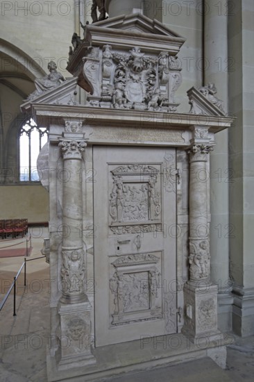 Door to the staircase of the Renaissance pulpit by Christoph Kapup 1597 made of alabaster, portal, St Mauritius and St Katharina, Magdeburg Cathedral, Magdeburg, Saxony-Anhalt, Germany