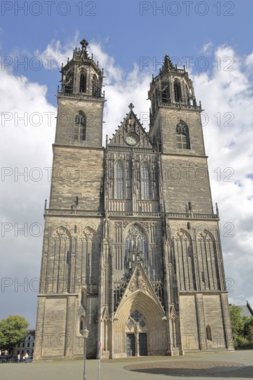 Gothic Cathedral of St Mauritius and St Katharina with twin towers, Magdeburg Cathedral, Magdeburg, Saxony-Anhalt, Germany