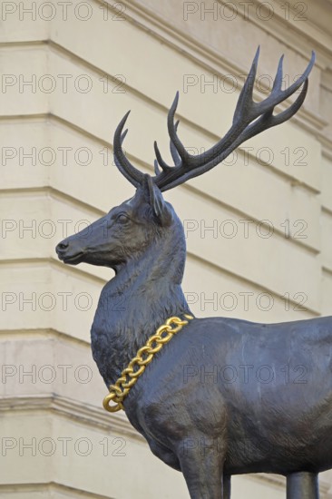 Stag column with stag statue, stag figure with golden collar, golden chain, detail, Old Town Hall, Old Market Square, Magdeburg, Saxony-Anhalt, Germany