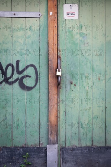 Photograph of a wooden locked garage door, Hanover, Lower Saxony, Germany