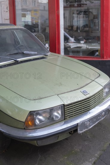 Photograph of the front and bonnet of an NSU RO 80, Hanover, Lower Saxony, Germany