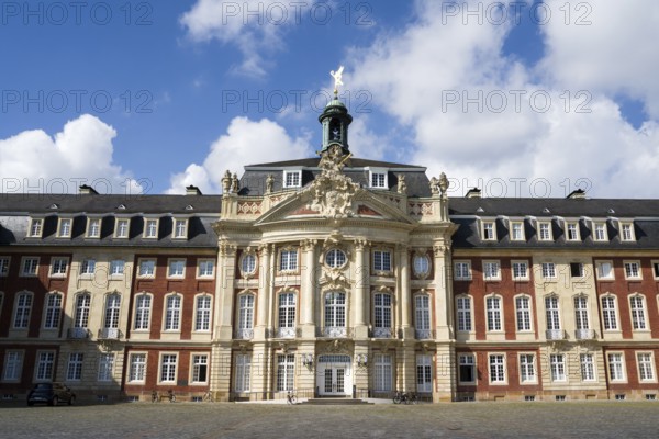 Prince Bishop's Castle, Fürstbischöflichen Schloss, Westphalian Wilhelms University, Münster, North Rhine-Westphalia, Germany
