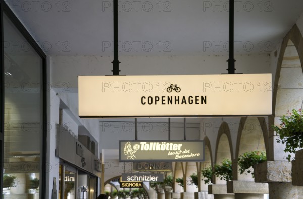 Shops in the arcades, Prinzipalmarkt, Münster, North Rhine-Westphalia, Germany