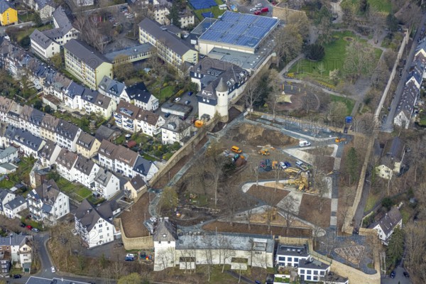 Aerial view, Realschule Am Oberen Schloss, Burgstraße, construction site in the southern part of the castle park, Siegen-Kernband, Siegen, Siegerland, North Rhine-Westphalia, Germany, construction work, construction area, construction site, construction measure, construction project, construction site, education, educational institution, DE, Europe, educational institute, aerial view, aerial photography, aerial photography, photovoltaics, photovoltaic system, secondary school, school, solar, solar system, solar energy, solar energy, overview, bird's eye view, birds-eyes view, overview