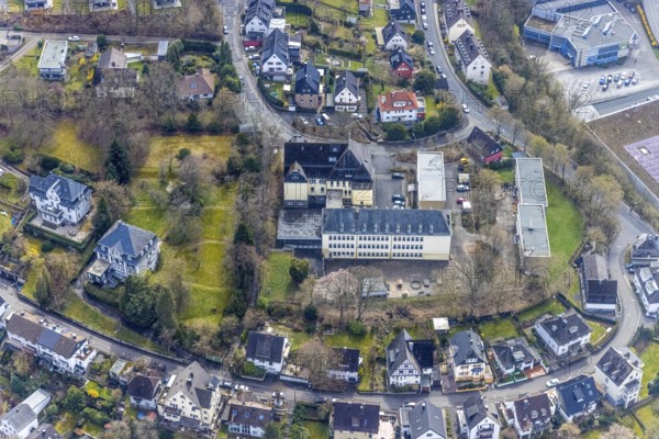 Aerial view, former secondary school Am Häusling, planned GGS Spandauer Schule, Siegen-Lindenberg, Siegen, Siegerland, North Rhine-Westphalia, Germany, education, educational institution, DE, Dr.-Ernst-Straße, Europe, all-day primary school, educational institute, aerial view, aerial photography, aerial photography, secondary school, school, overview, bird's-eye view, overview