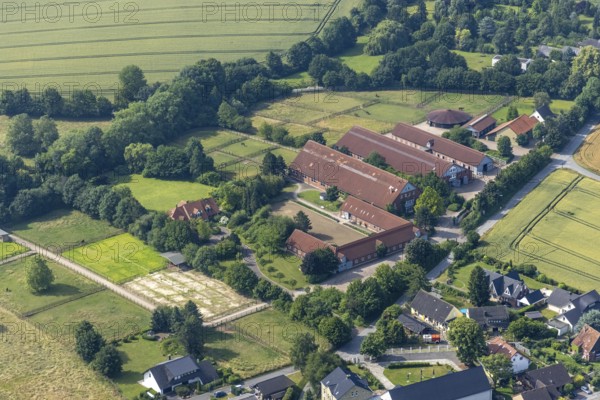 Aerial view, farm and riding stable, Am Jahenbrink, Holtum, Werl, Soester Börde, North Rhine-Westphalia, Germany, DE, Europe, agriculture, agricultural fields, farm, aerial view, aerial photography, aerial photography, equestrian sports, equestrian centre, riding stable, riding stable, overview, bird's-eye view, overview