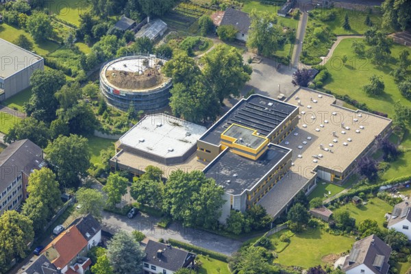 Aerial photo, Ursulinengymnasium Werl, construction site Werl Castle, castle ruins of the former electoral town castle, Werl, Soester Börde, North Rhine-Westphalia, Germany, construction work, construction, construction area, building site, building plots, construction project, construction site, education, educational institution, DE, Europe, grammar school, educational institute, aerial photograph, aerial photography, aerial photography, new building, ruin, Schlossstraße, school, sight, overview, bird's-eye view, birds-eyes view, historical, overview