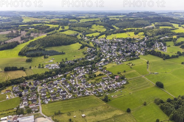 Aerial view, local view Hillmicke, Wenden, Sauerland, North Rhine-Westphalia, Germany, DE, Europe, distant view, property tax, real estate, aerial view, aerial photography, aerial photography, overview, bird's eye view, forest area, meadows and fields, residential area, living and living, residential area, residential buildings, quality of life, birds-eyes view, overview