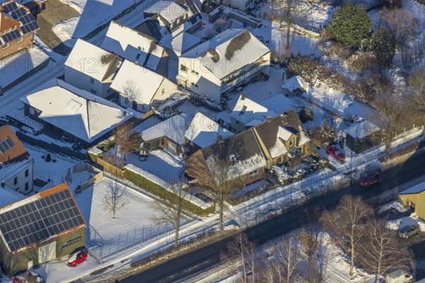 Aerial view, houses on the Westönner Bundesstraße, winter, snow, Westönnen, Werl, Soester Börde, North Rhine-Westphalia, Germany, Soester, Börde, DE, Europe, birds-eyes, view, aerial view, aerial photography, aerial photography, overview, overview, bird's eye view, Westönner, Bundesstraße