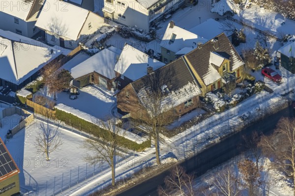 Aerial view, houses on the Westönner Bundesstraße, winter, snow, Westönnen, Werl, Soester Börde, North Rhine-Westphalia, Germany, Soester, Börde, DE, Europe, birds-eyes, view, aerial view, aerial photography, aerial photography, overview, overview, bird's eye view, Westönner, Bundesstraße