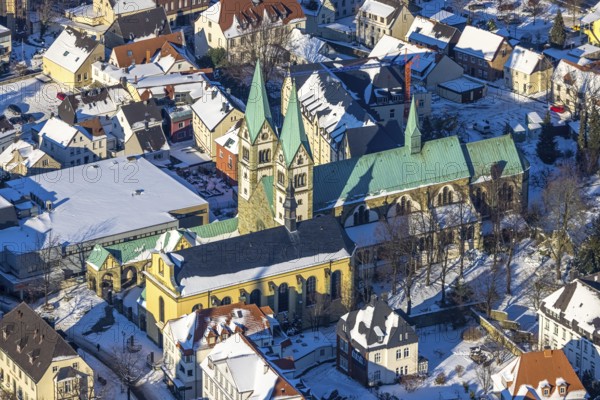 Aerial view, Old Town, Basilica of the Visitation of the Virgin Mary, Walburgisstraße, Old Pilgrimage Church, Franciscan Monastery Renovation, winter, snow, Werl, Soester Börde, North Rhine-Westphalia, Germany, Soester, Börde, DE, Europe, birds-eyes, view, aerial photography, aerial photography, aerial photography, overview, overview, bird's eye view, church, religion, faith, worship, mass, monastery, ecclesiastical, building