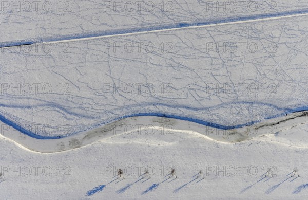 Aerial view, Sönnerbach and Salzbach, renaturalised railing, snow-covered, winter, Werl, Soester Börde, North Rhine-Westphalia, Germany, Soester, Börde, DE, Europe, birds-eyes, view, aerial photography, aerial photography, overview, overview, bird's eye view, Sönnerbach, Salzbach, renaturalisation, meadows, fields, snow